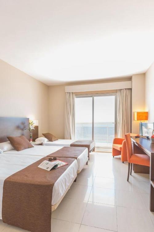 Sea views and sunshine in Calpe, Costa Blanca - Hotel Bahía Calpe by Pierre & Vacances