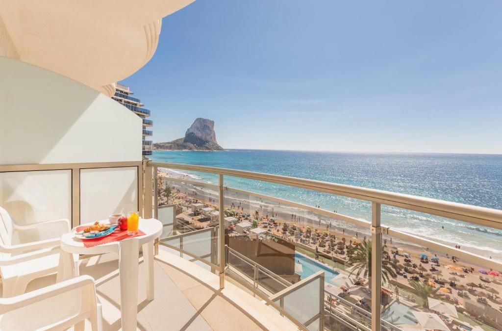 Sea views and sunshine in Calpe, Costa Blanca - Hotel Bahía Calpe by Pierre & Vacances