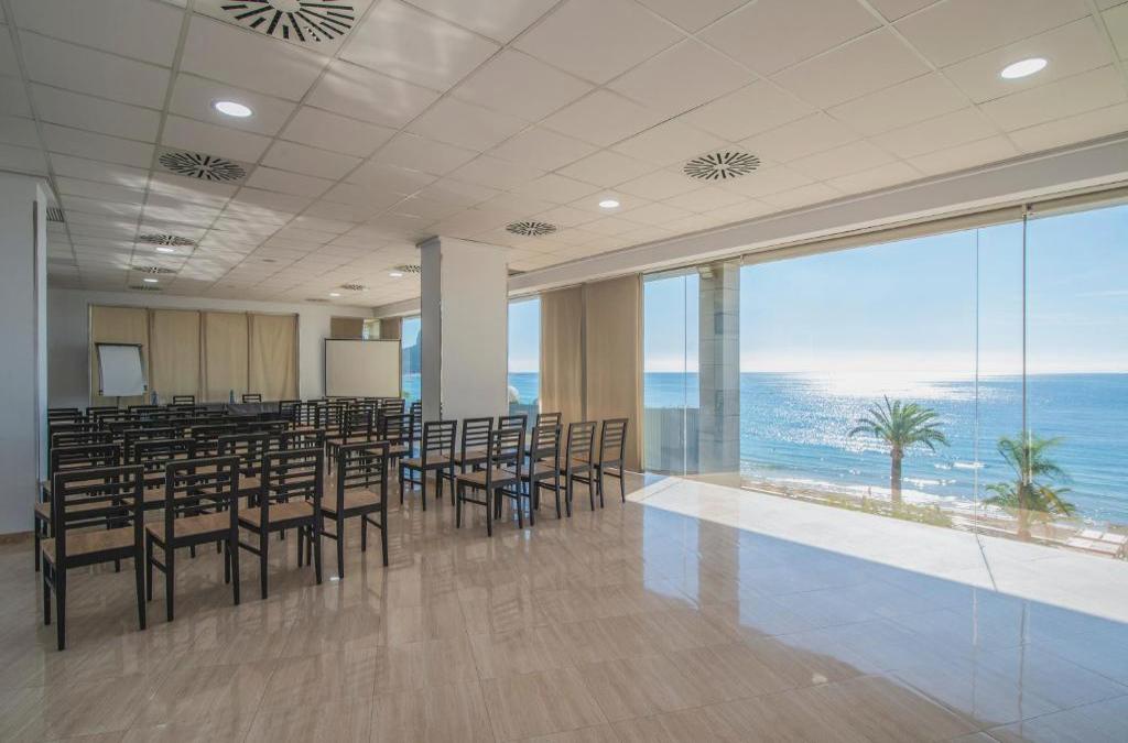 Sea views and sunshine in Calpe, Costa Blanca - Hotel Bahía Calpe by Pierre & Vacances