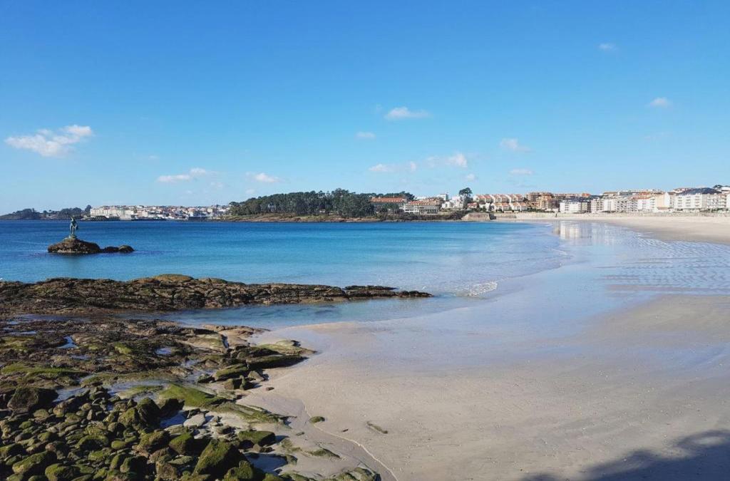 Atlantic air and beach walks in central Sanxenxo - Hotel Panadeiramar