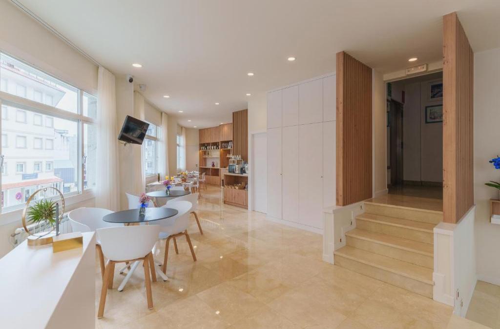 Atlantic air and beach walks in central Sanxenxo - Hotel Panadeiramar