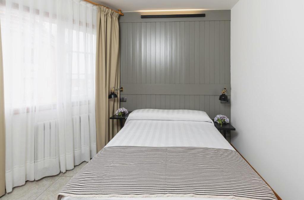 Atlantic air and beach walks in central Sanxenxo - Hotel Panadeiramar