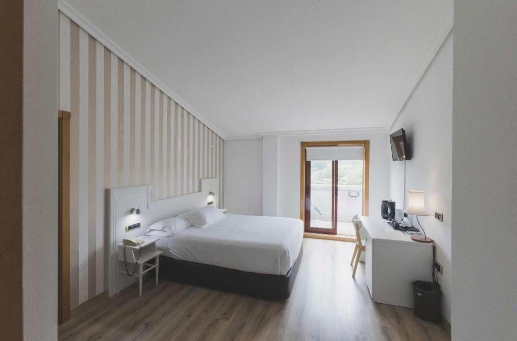 Galicia Unveiled: Explore the Enchanting Wonders of Spain's Northwest Coast - Hotel Alfonso I