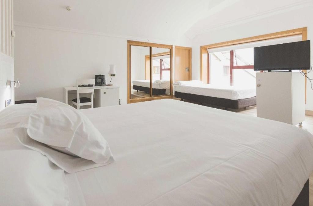 Galicia Unveiled: Explore the Enchanting Wonders of Spain's Northwest Coast - Hotel Alfonso I
