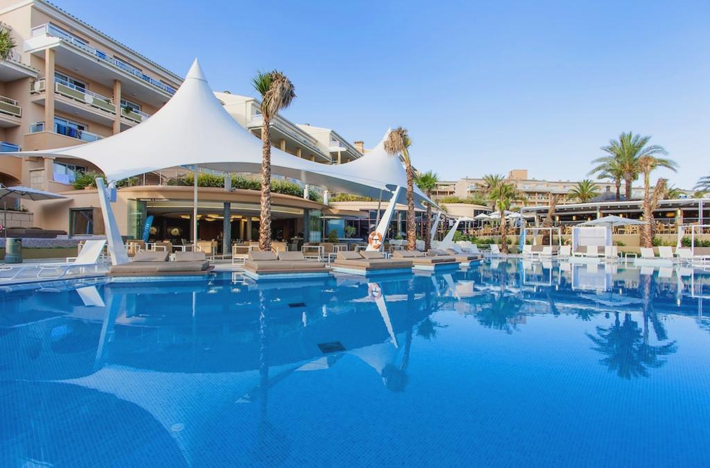 Férias em Maiorca: Tudo Incluído, Parque Aquático e Ferry - Insotel Cala Mandía Resort & Spa