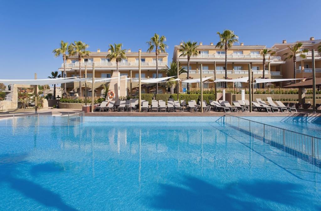 Férias em Maiorca: Tudo Incluído, Parque Aquático e Ferry - Insotel Cala Mandía Resort & Spa