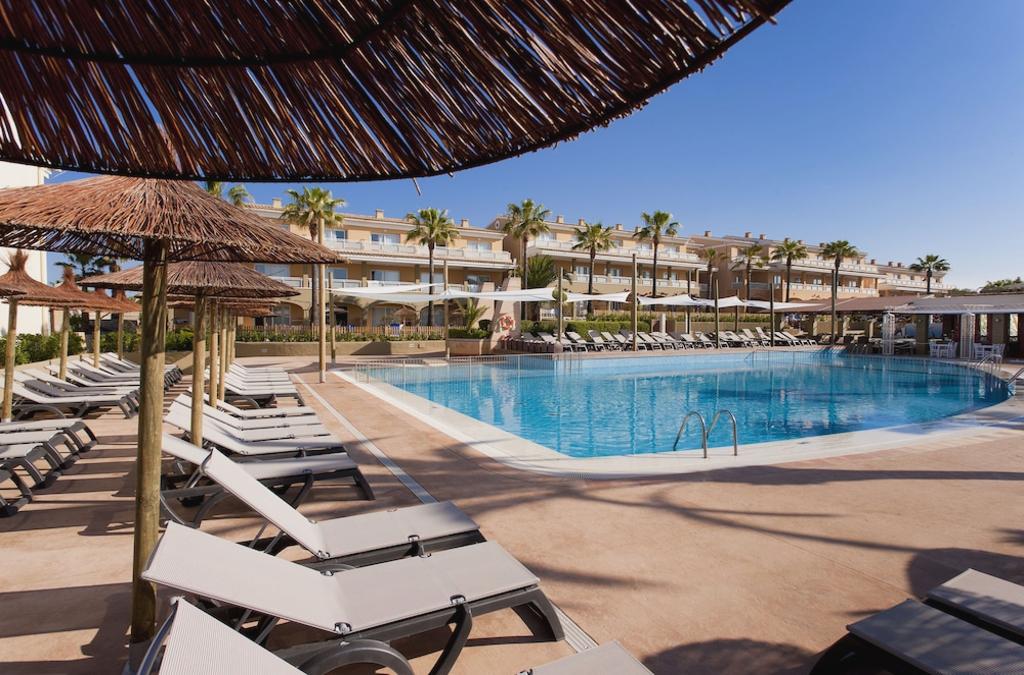 Férias em Maiorca: Tudo Incluído, Parque Aquático e Ferry - Insotel Cala Mandía Resort & Spa