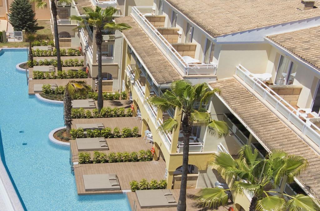 Férias em Maiorca: Tudo Incluído, Parque Aquático e Ferry - Insotel Cala Mandía Resort & Spa