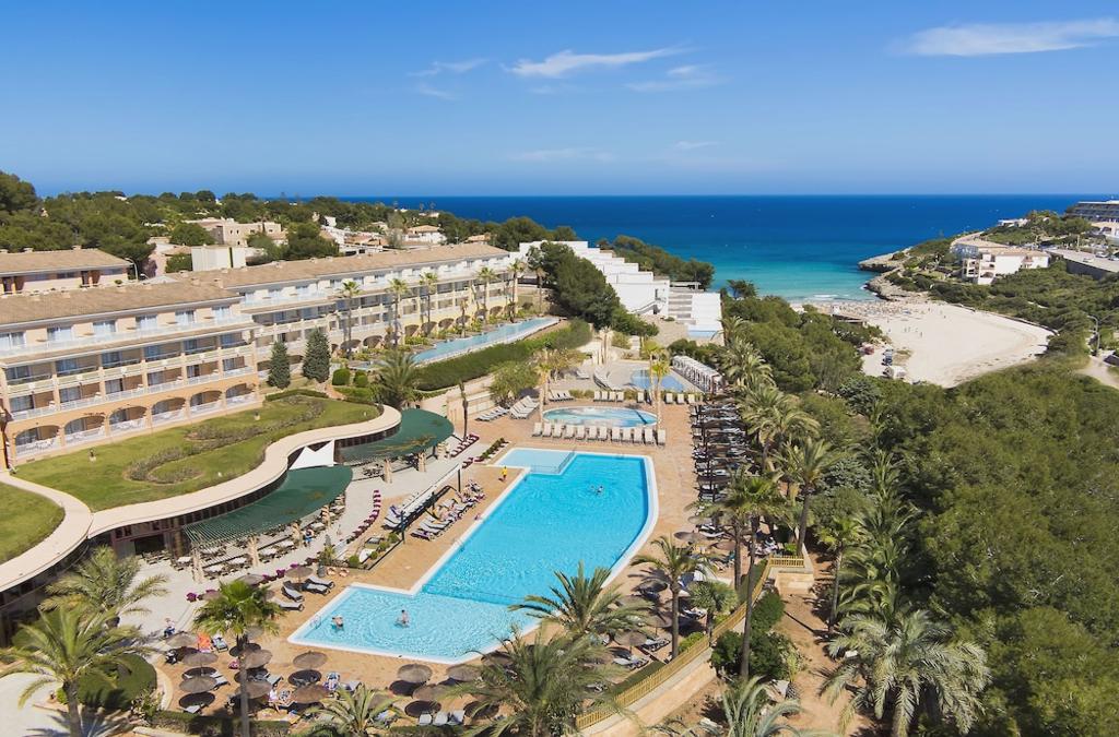 Férias em Maiorca: Tudo Incluído, Parque Aquático e Ferry - Insotel Cala Mandía Resort & Spa