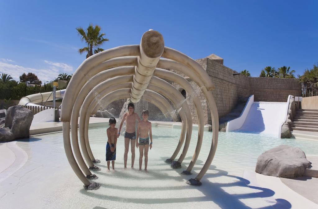 Férias em Maiorca: Tudo Incluído, Parque Aquático e Ferry - Insotel Cala Mandía Resort & Spa