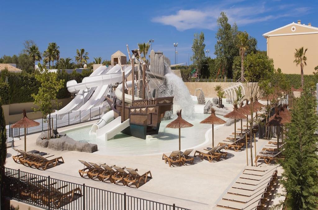 Férias em Maiorca: Tudo Incluído, Parque Aquático e Ferry - Insotel Cala Mandía Resort & Spa