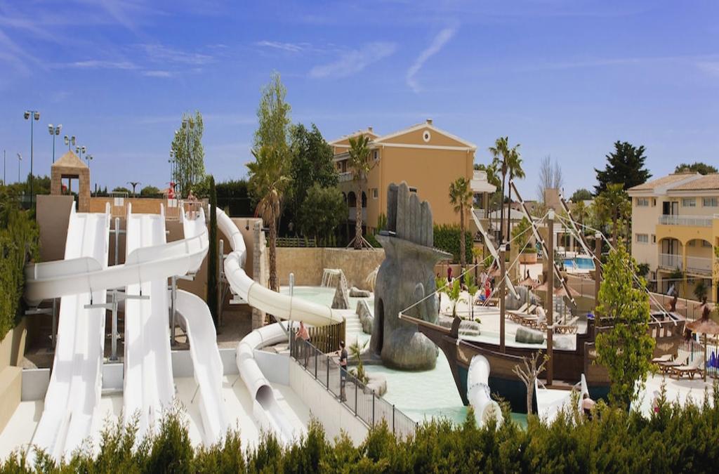 Férias em Maiorca: Tudo Incluído, Parque Aquático e Ferry - Insotel Cala Mandía Resort & Spa