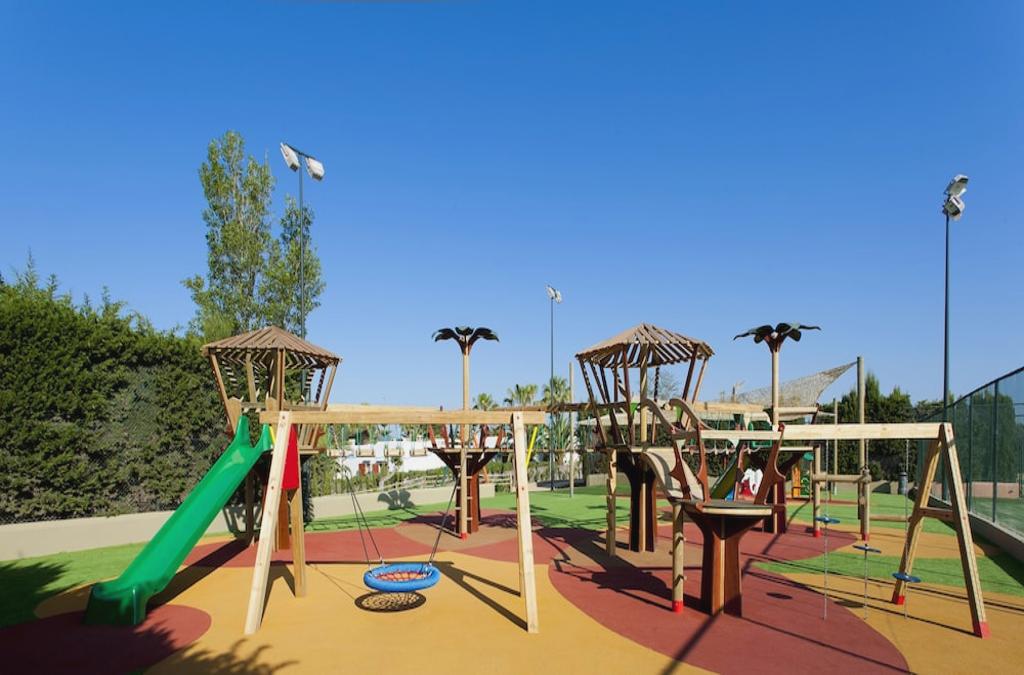 Férias em Maiorca: Tudo Incluído, Parque Aquático e Ferry - Insotel Cala Mandía Resort & Spa