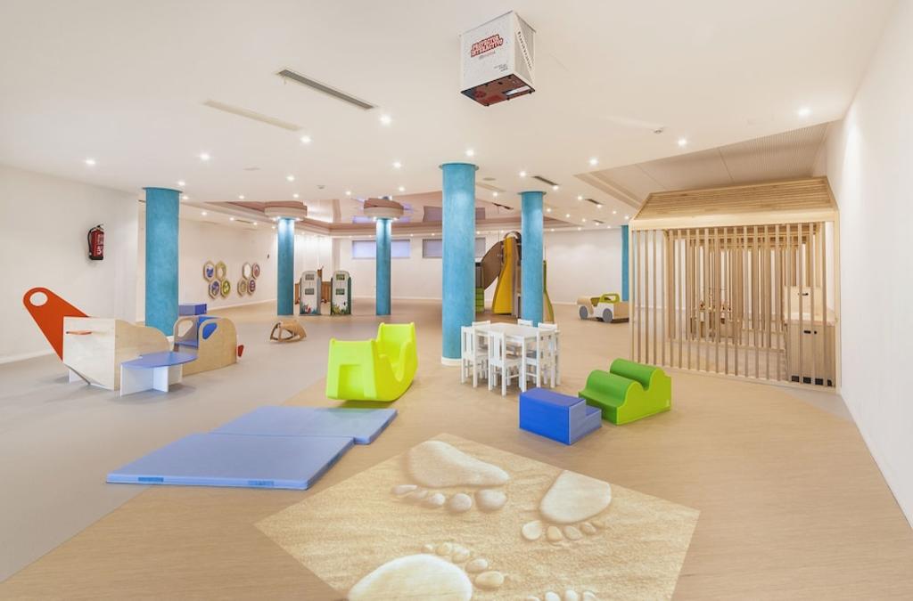 Férias em Maiorca: Tudo Incluído, Parque Aquático e Ferry - Insotel Cala Mandía Resort & Spa