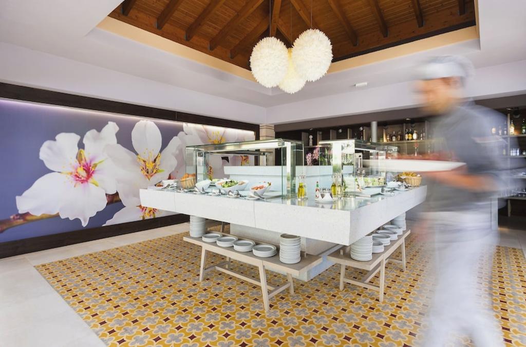 Férias em Maiorca: Tudo Incluído, Parque Aquático e Ferry - Insotel Cala Mandía Resort & Spa