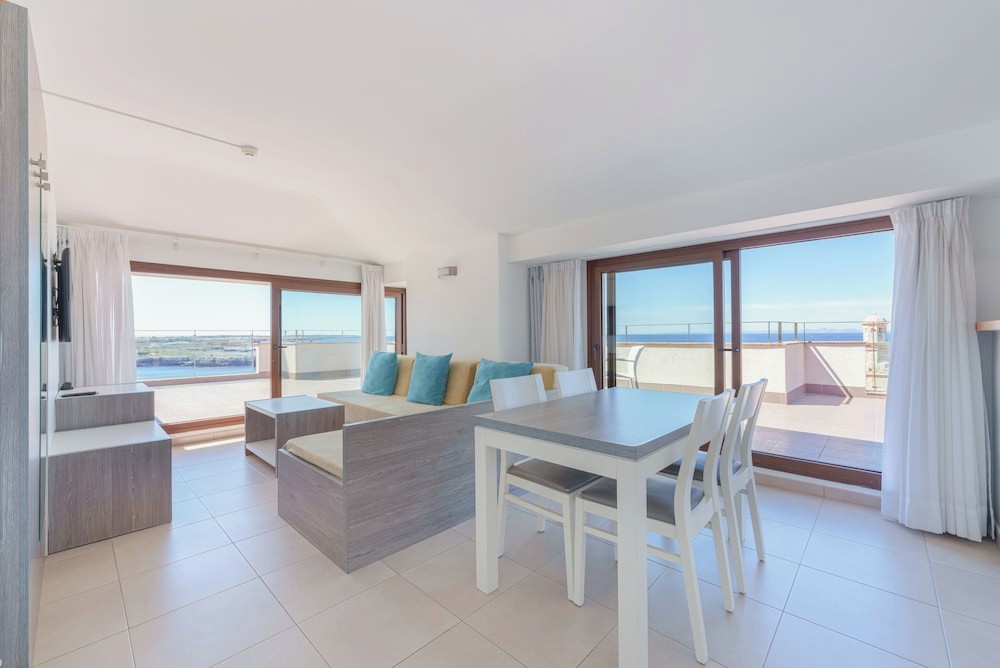 Ferrer Skyline Aparthotel