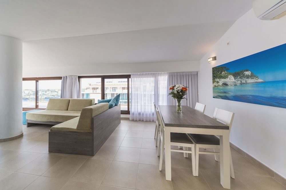Ferrer Skyline Aparthotel