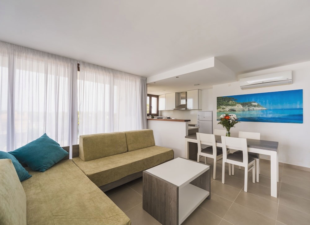 Ferrer Skyline Aparthotel