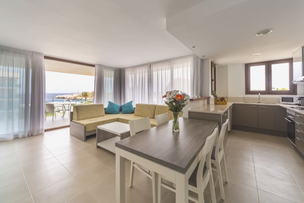 Ferrer Skyline Aparthotel