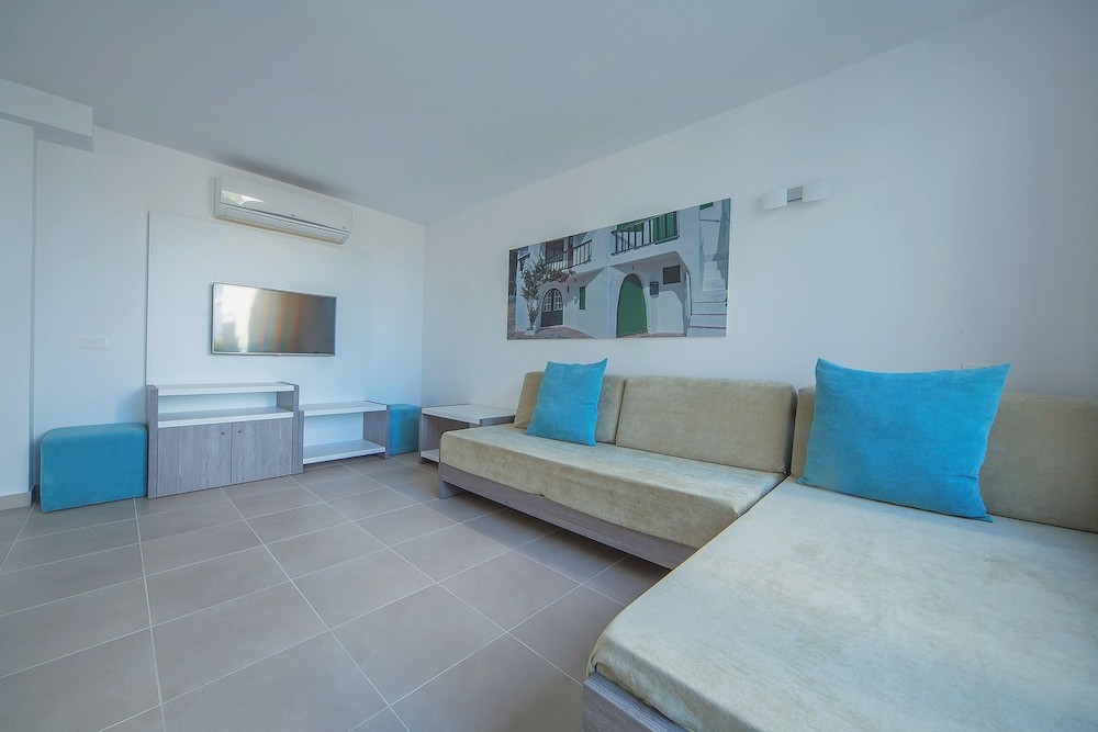 Ferrer Skyline Aparthotel