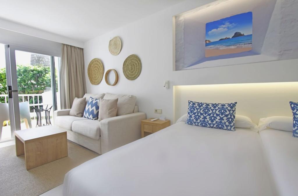 BG Hotel Portinatx Beach Club