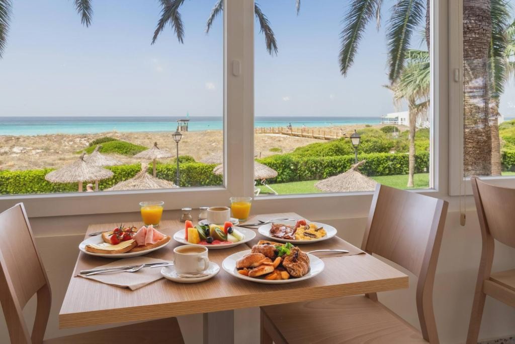 Your Family Holiday in Minorca with Half Board - Incredible discounts for kids!