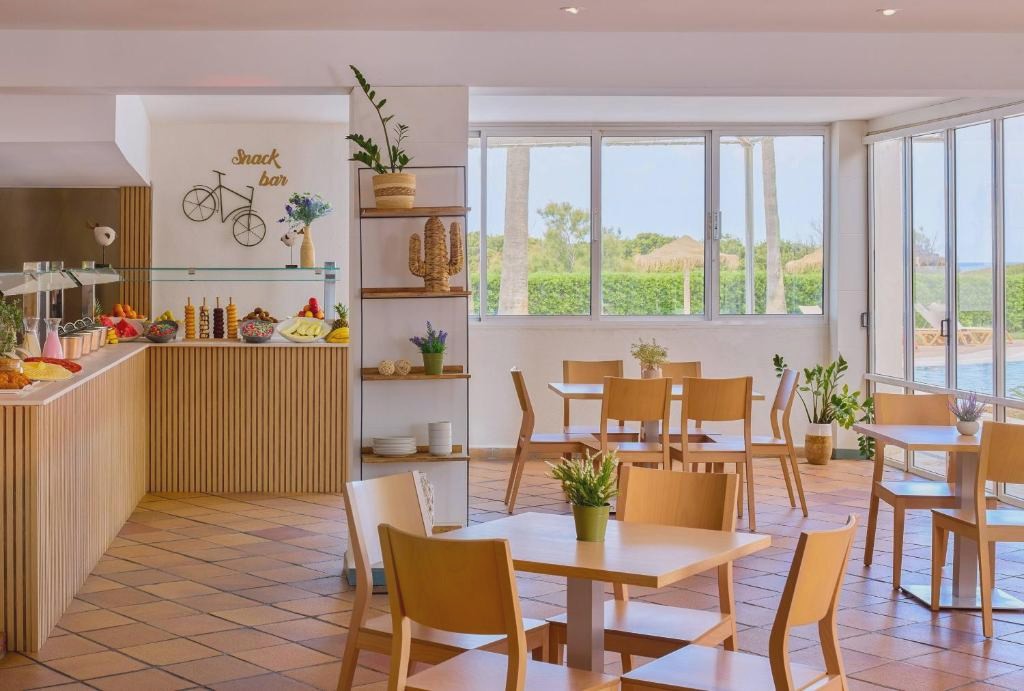 Your Family Holiday in Minorca with Half Board - Incredible discounts for kids!