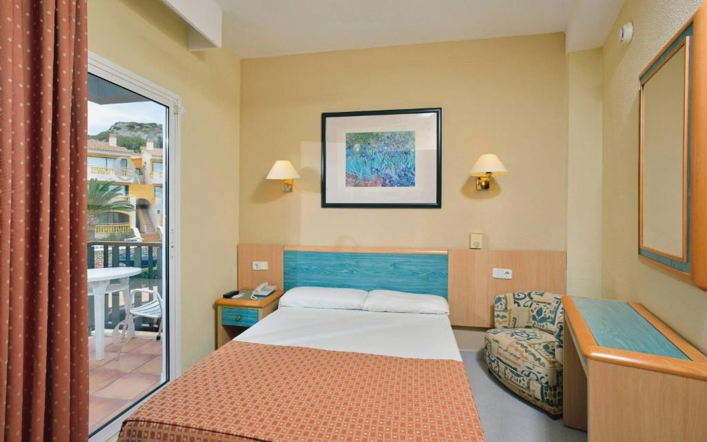 Your Family Holiday in Minorca with Half Board - Incredible discounts for kids! - SOL by Meliá Milanos Pingüinos