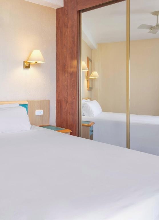 Your Family Holiday in Minorca with Half Board - Incredible discounts for kids! - SOL by Meliá Milanos Pingüinos