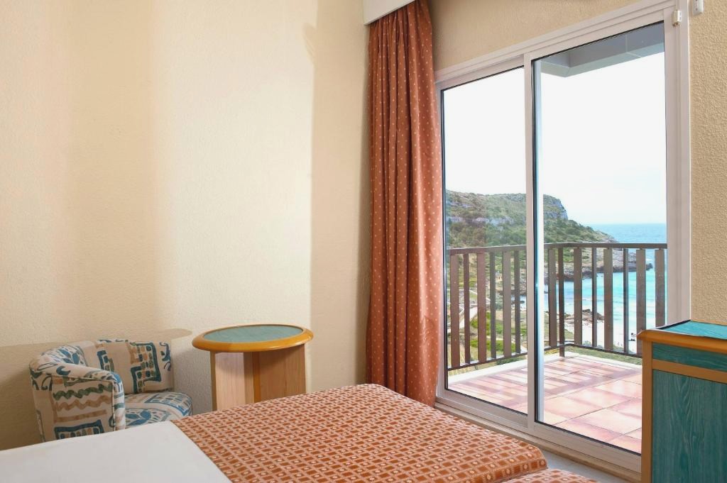 Your Family Holiday in Minorca with Half Board - Incredible discounts for kids! - SOL by Meliá Milanos Pingüinos
