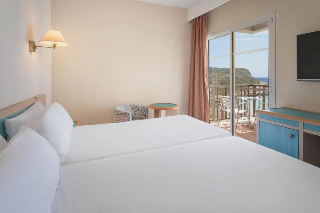 Your Family Holiday in Minorca with Half Board - Incredible discounts for kids! - SOL by Meliá Milanos Pingüinos