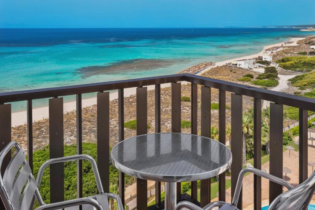 Your Family Holiday in Minorca with Half Board - Incredible discounts for kids! - SOL by Meliá Milanos Pingüinos
