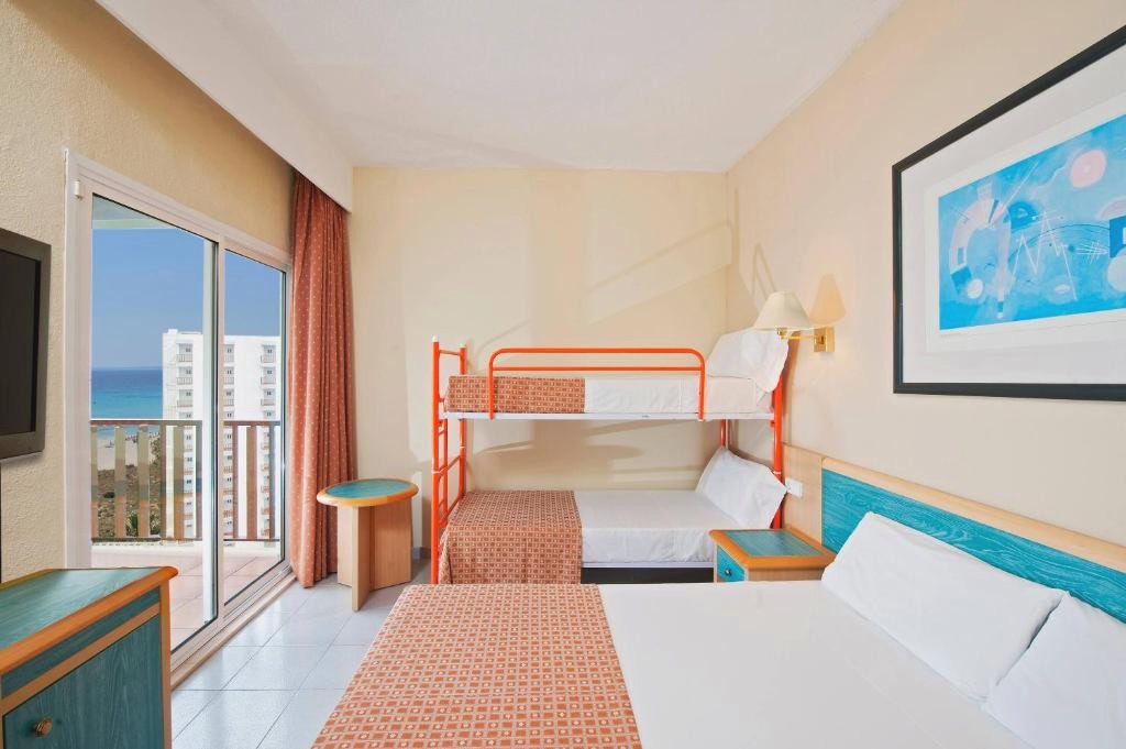 Your Family Holiday in Minorca with Half Board - Incredible discounts for kids! - SOL by Meliá Milanos Pingüinos