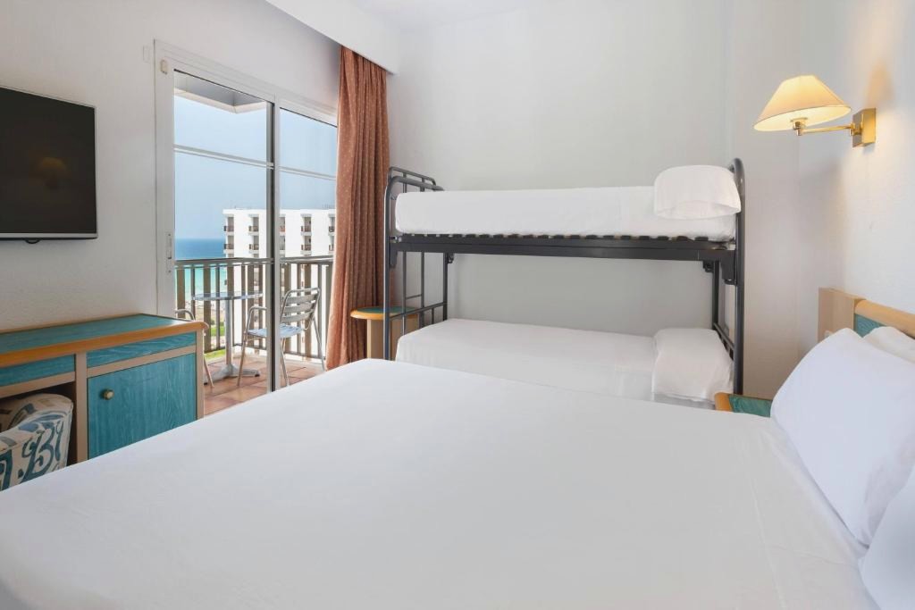 Your Family Holiday in Minorca with Half Board - Incredible discounts for kids! - SOL by Meliá Milanos Pingüinos