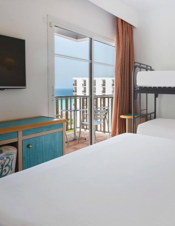 Your Family Holiday in Minorca with Half Board - Incredible discounts for kids! - SOL by Meliá Milanos Pingüinos