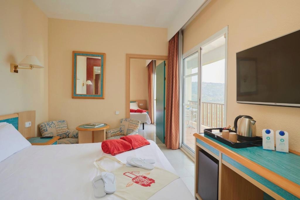 Your Family Holiday in Minorca with Half Board - Incredible discounts for kids! - SOL by Meliá Milanos Pingüinos
