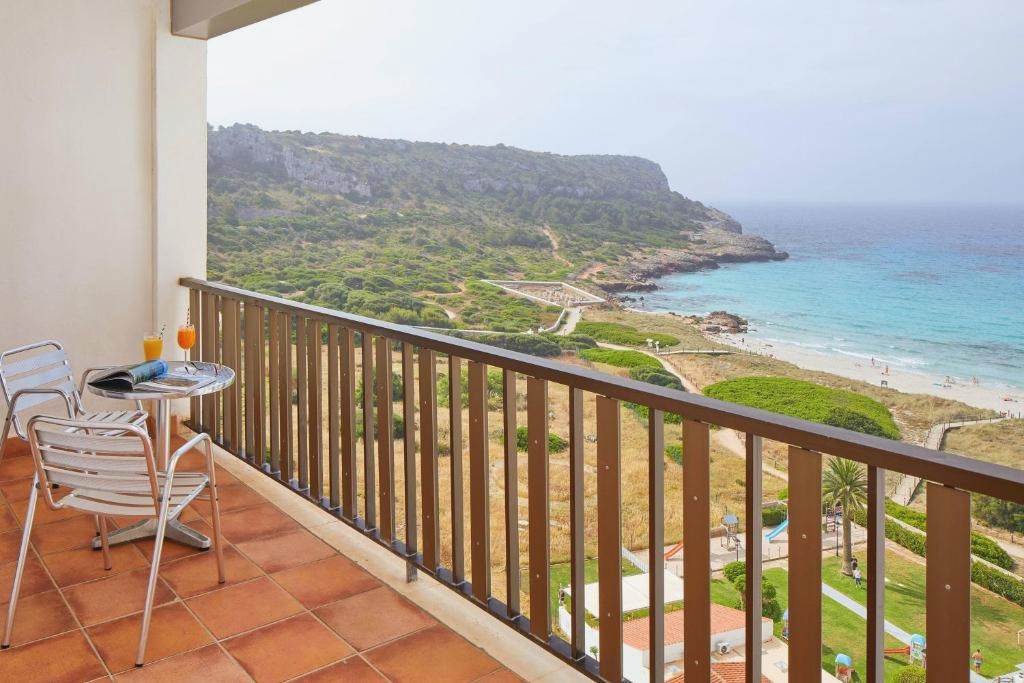 Your Family Holiday in Minorca with Half Board - Incredible discounts for kids! - SOL by Meliá Milanos Pingüinos