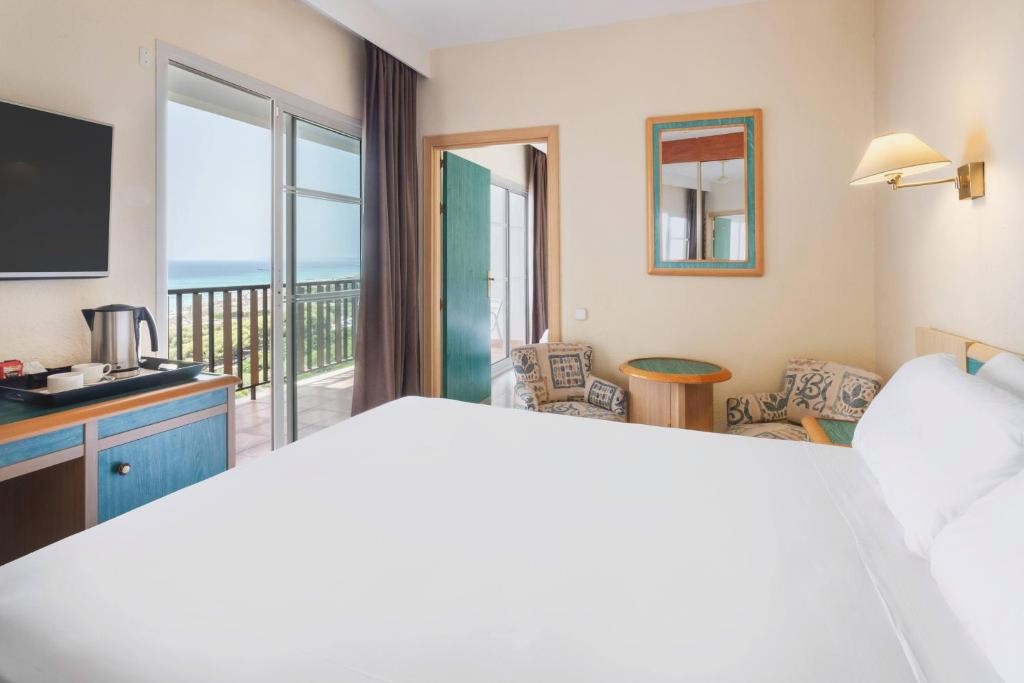 Your Family Holiday in Minorca with Half Board - Incredible discounts for kids! - SOL by Meliá Milanos Pingüinos
