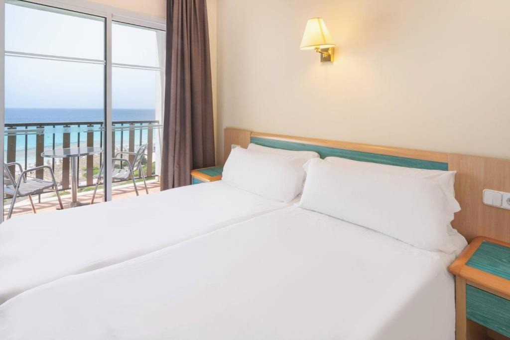 Your Family Holiday in Minorca with Half Board - Incredible discounts for kids! - SOL by Meliá Milanos Pingüinos