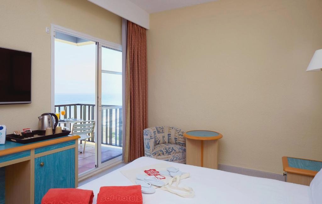 Your Family Holiday in Minorca with Half Board - Incredible discounts for kids! - SOL by Meliá Milanos Pingüinos