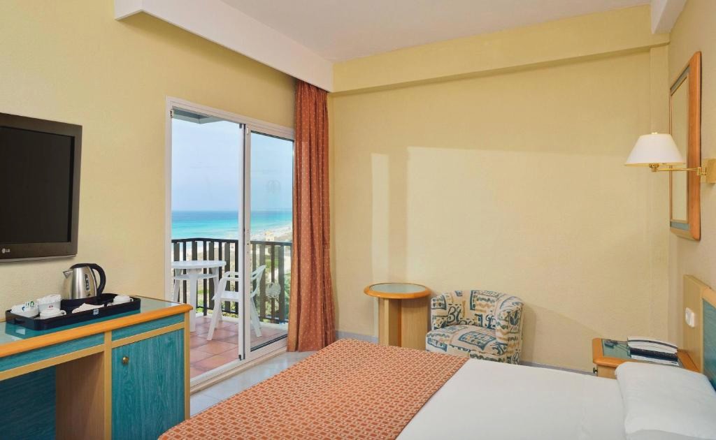 Your Family Holiday in Minorca with Half Board - Incredible discounts for kids! - SOL by Meliá Milanos Pingüinos