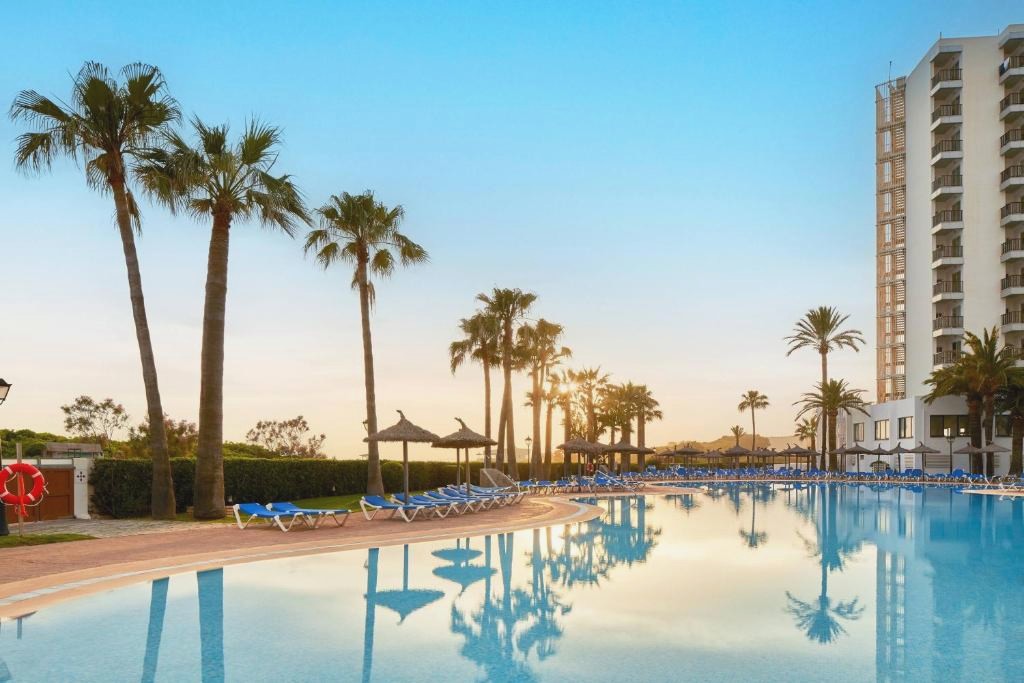 Your Family Holiday in Minorca with Half Board - Incredible discounts for kids!
