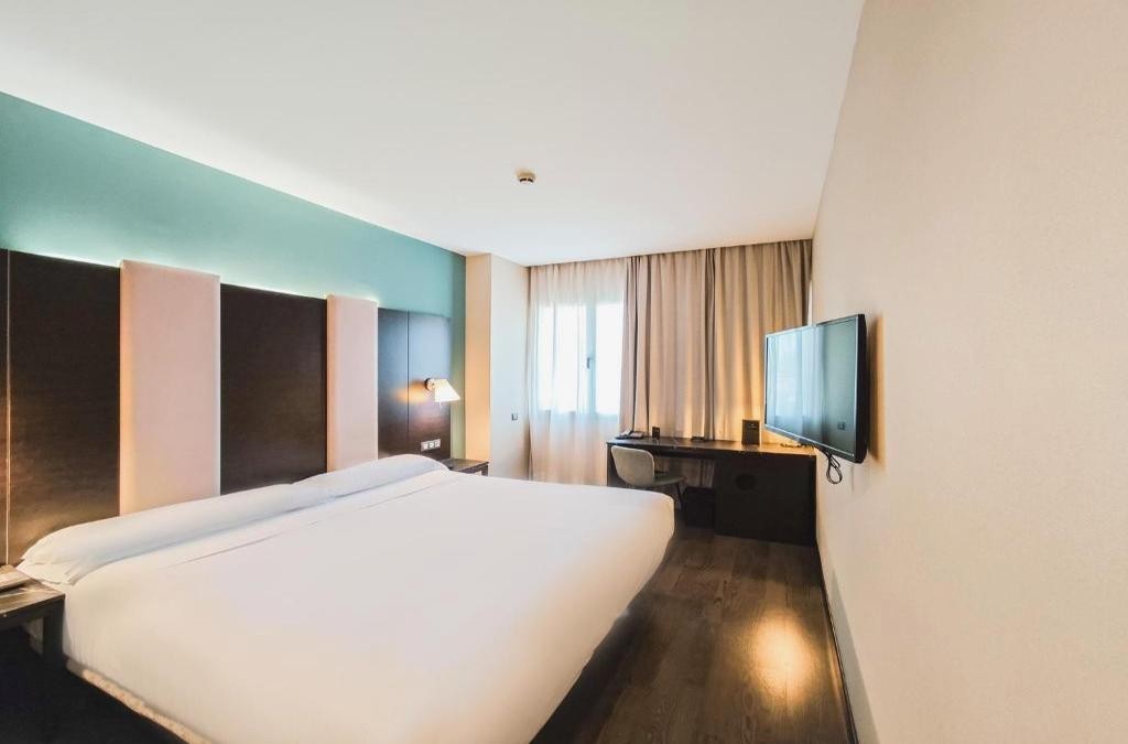 Relax, explore and enjoy authentic Navarra - AZZ Pamplona Norte