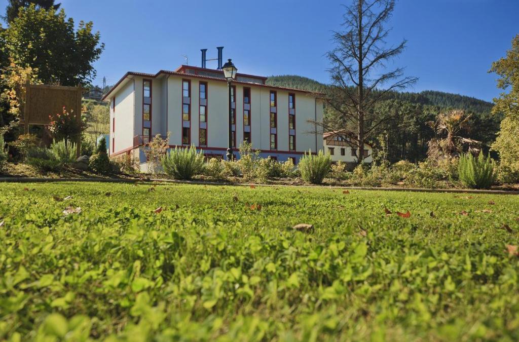 Nature, serenity and a thermal break near Bilbao - Hotel Balneario de Areatza