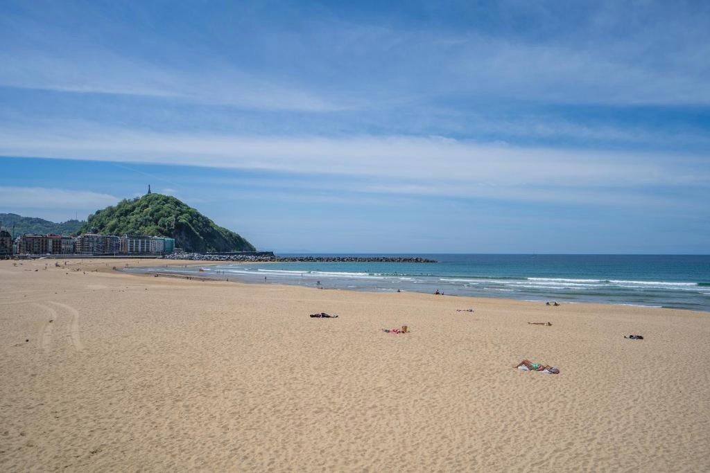 Discover the beauty of San Sebastian - abba Apartments Playa de Gros San Sebastián