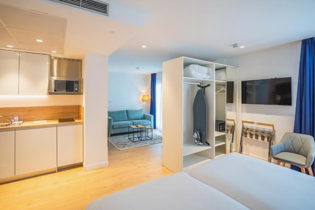 Discover the beauty of San Sebastian - abba Apartments Playa de Gros San Sebastián