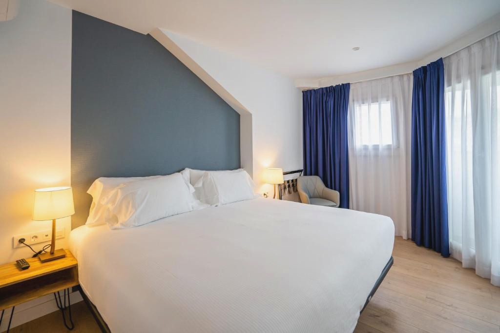 Discover the beauty of San Sebastian - abba Apartments Playa de Gros San Sebastián