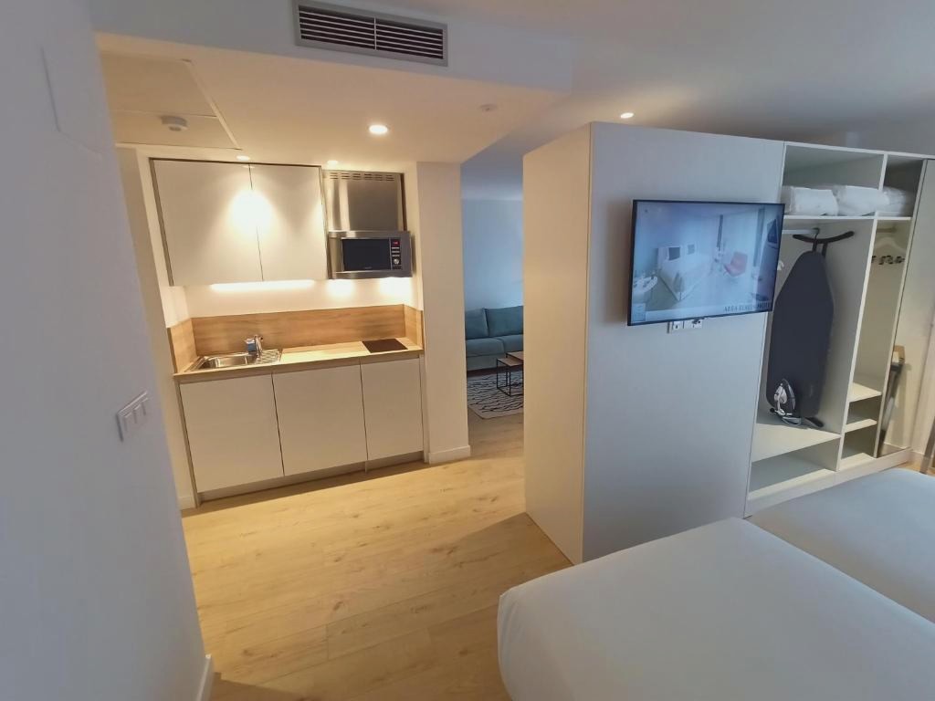 Discover the beauty of San Sebastian - abba Apartments Playa de Gros San Sebastián