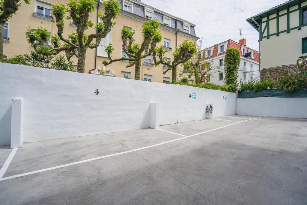 Discover the beauty of San Sebastian - abba Apartments Playa de Gros San Sebastián