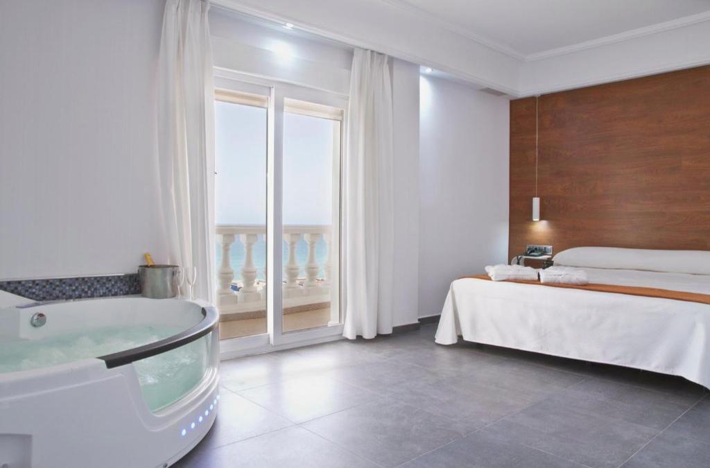 Vacances de la Toussaint en Espagne : cap sur La Manga pour une escapade 4* - Hotel Los Delfines